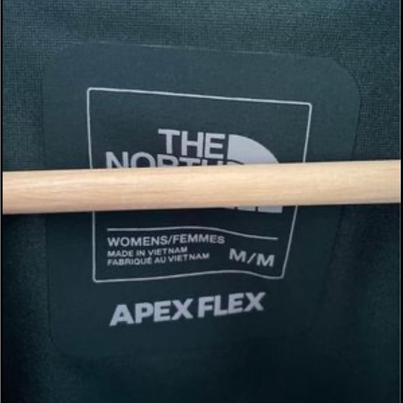 Green waterproof North Face jacket - Picture 3 of 4